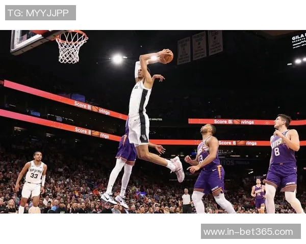 布克谈三分选择原因:突破难以造犯规裁判不易给机会